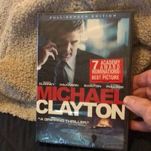 Michael Clayton DVD - Red & White Cover